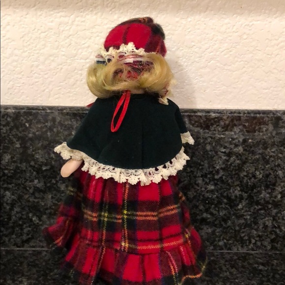 Beautiful vintage doll Christmas outfit porcelain - Picture 4 of 8